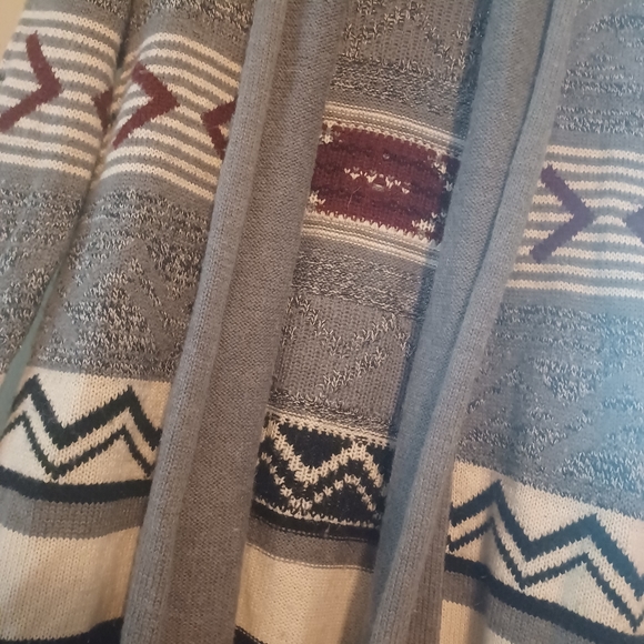 Juniors Aztec cardigan. Size Large. - Picture 2 of 5